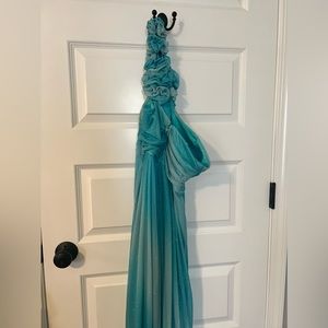 Prom dress! Fits size 2-4 and height 5’-5’2.